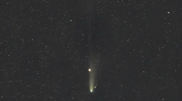 رصد الفلك الدولي للمذنبين “ليمون” و”سوان” وتأثيرهما على سماء الإمارات